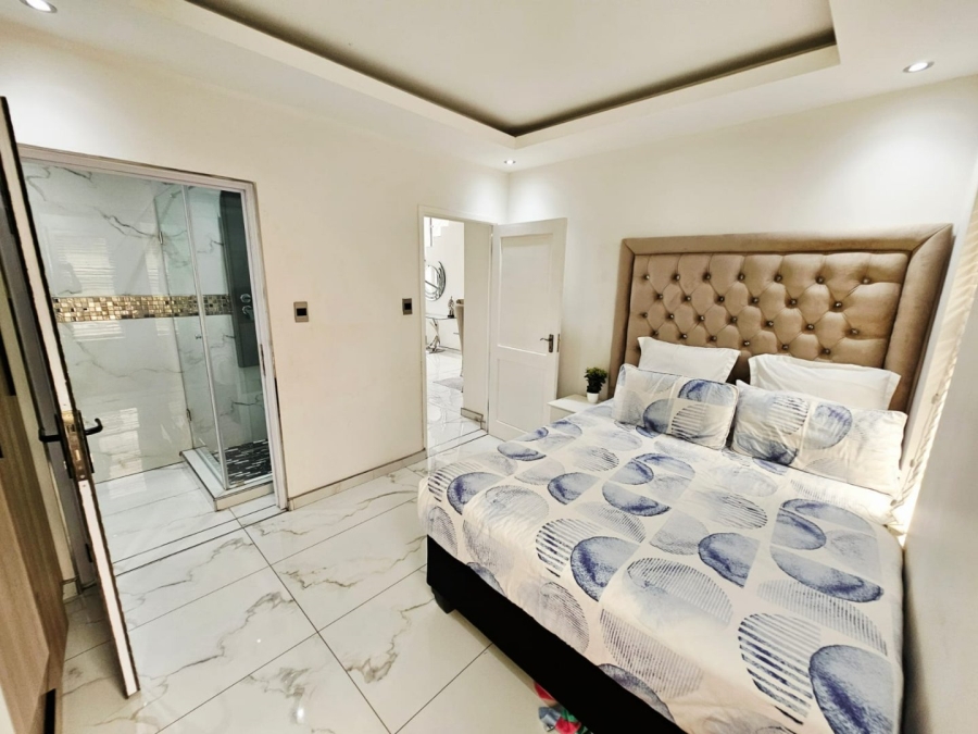 4 Bedroom Property for Sale in Monavoni Gauteng