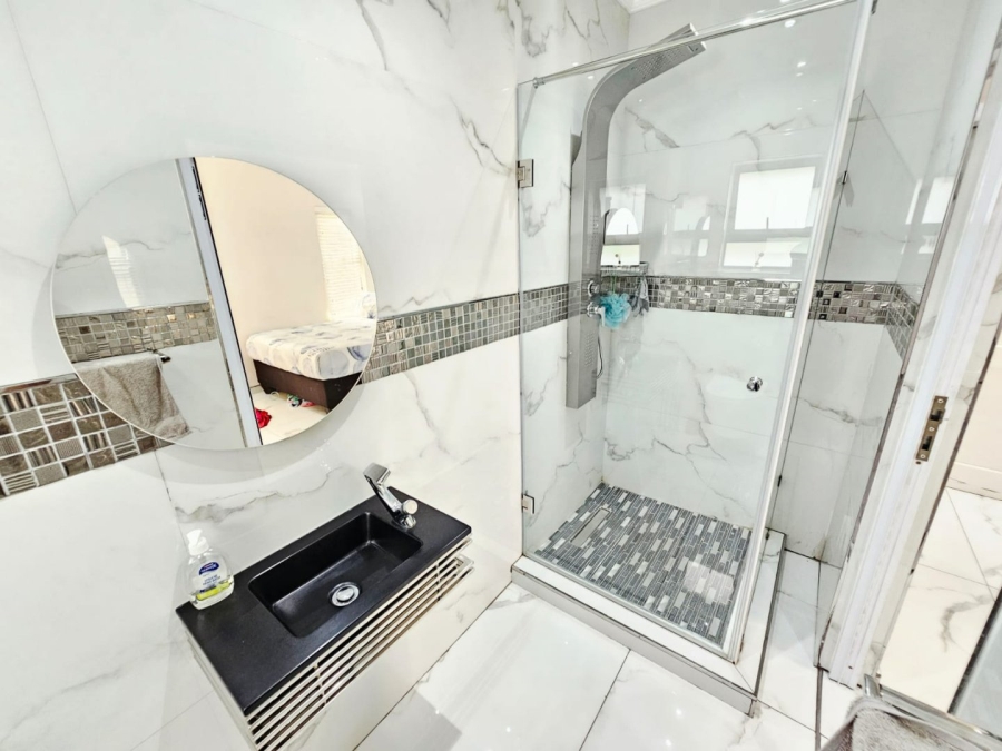 4 Bedroom Property for Sale in Monavoni Gauteng