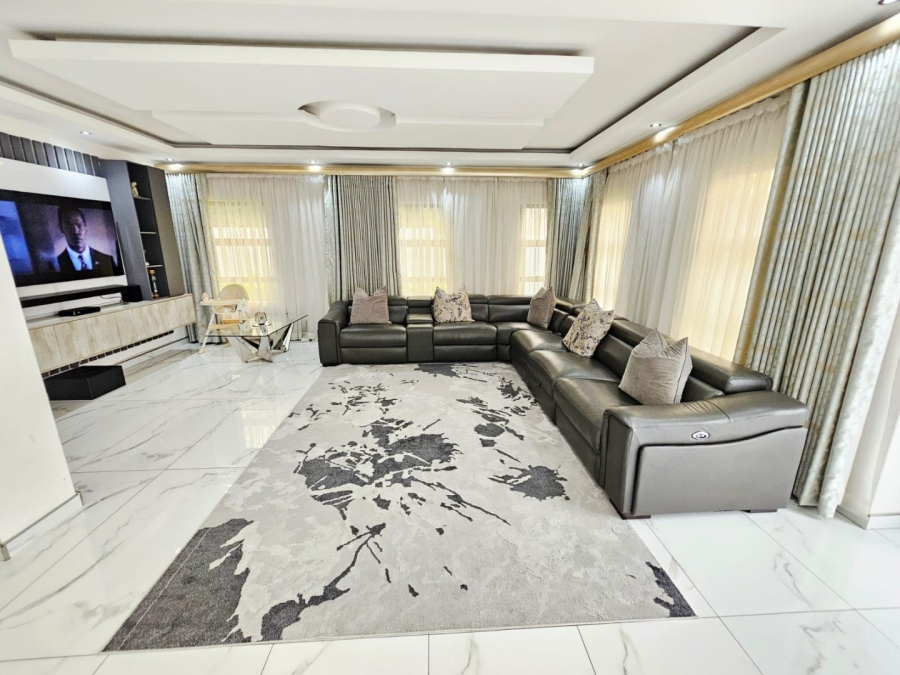 4 Bedroom Property for Sale in Monavoni Gauteng