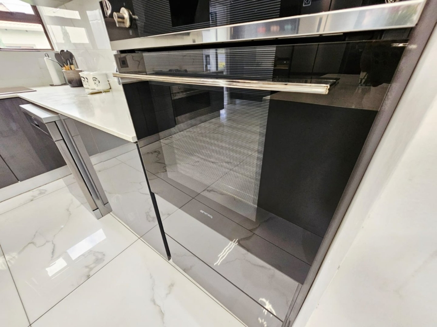 4 Bedroom Property for Sale in Monavoni Gauteng