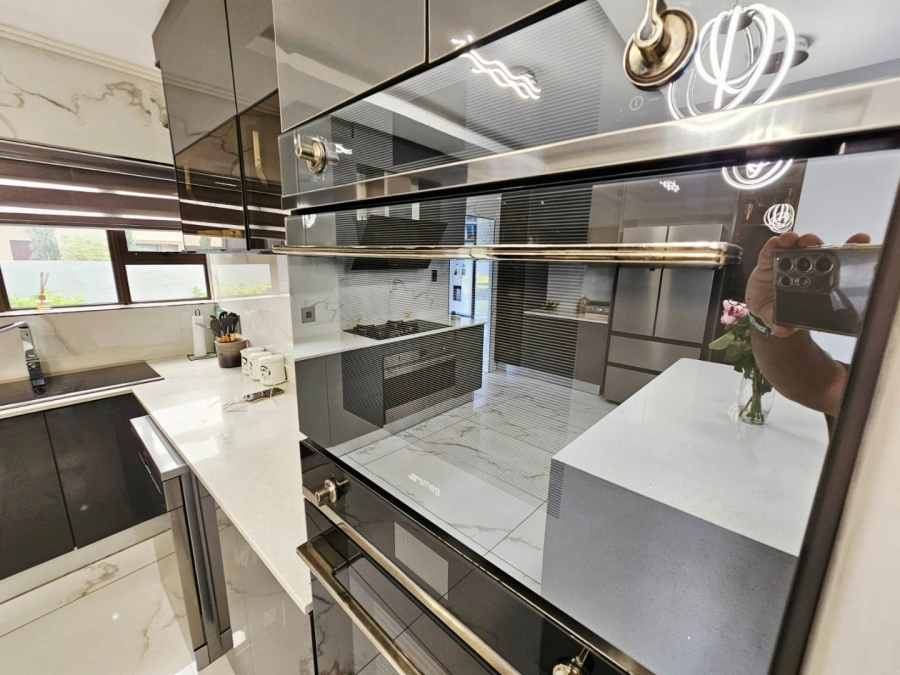 4 Bedroom Property for Sale in Monavoni Gauteng