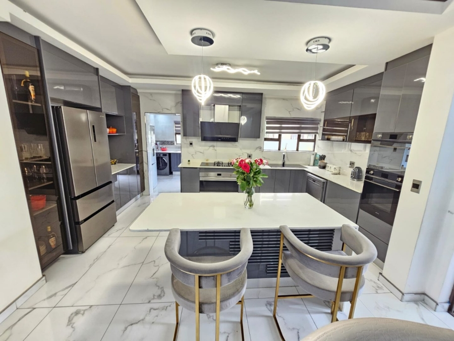 4 Bedroom Property for Sale in Monavoni Gauteng