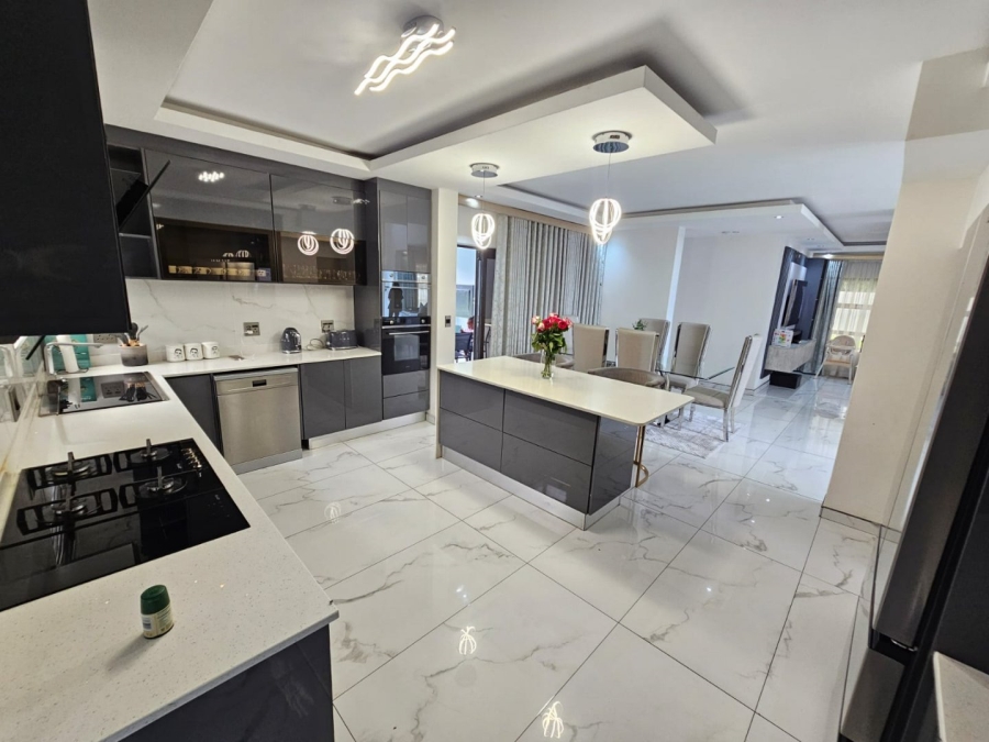 4 Bedroom Property for Sale in Monavoni Gauteng