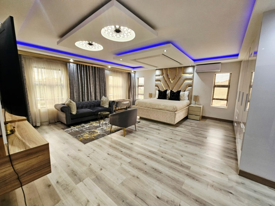 4 Bedroom Property for Sale in Monavoni Gauteng