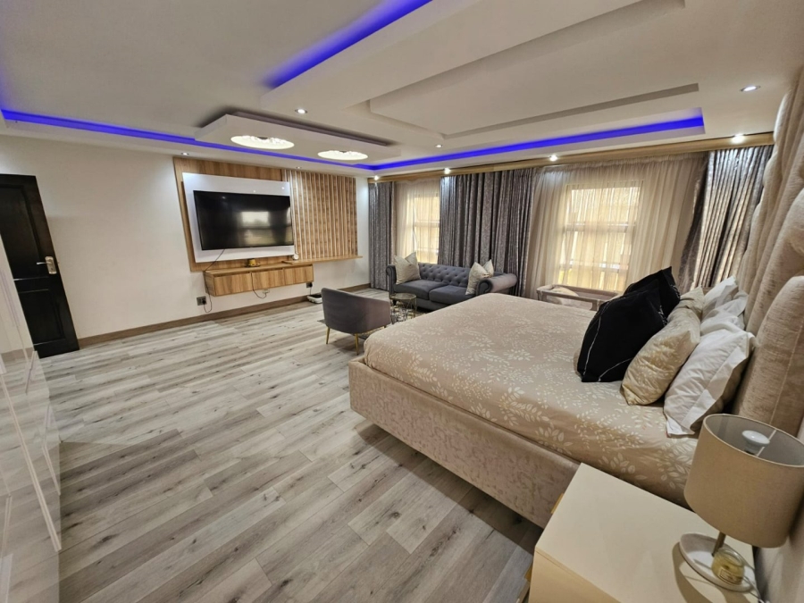 4 Bedroom Property for Sale in Monavoni Gauteng