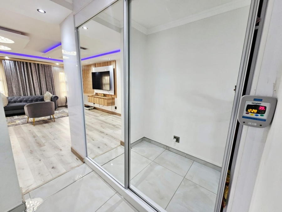 4 Bedroom Property for Sale in Monavoni Gauteng