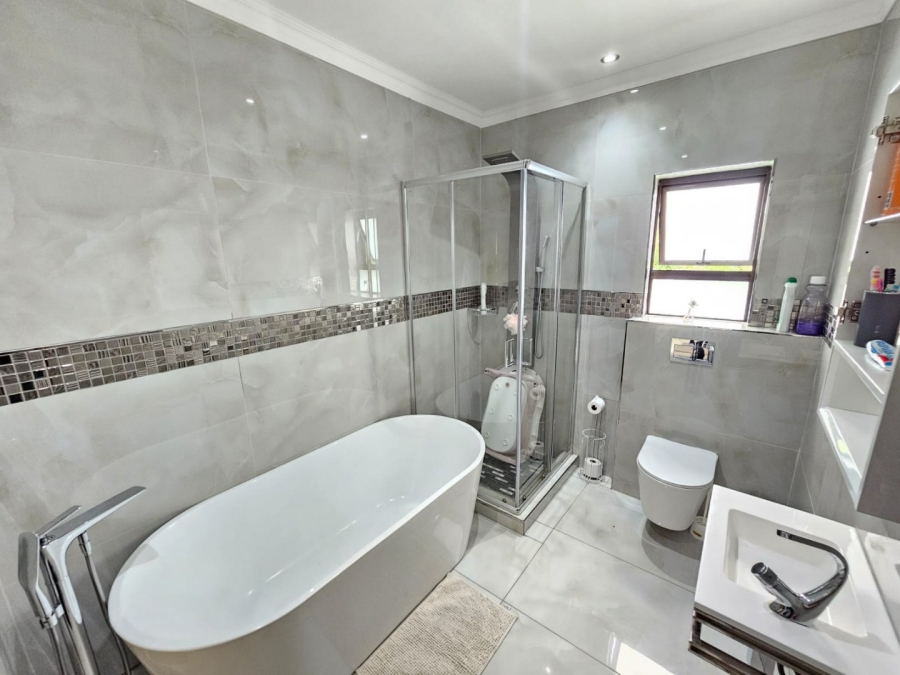 4 Bedroom Property for Sale in Monavoni Gauteng