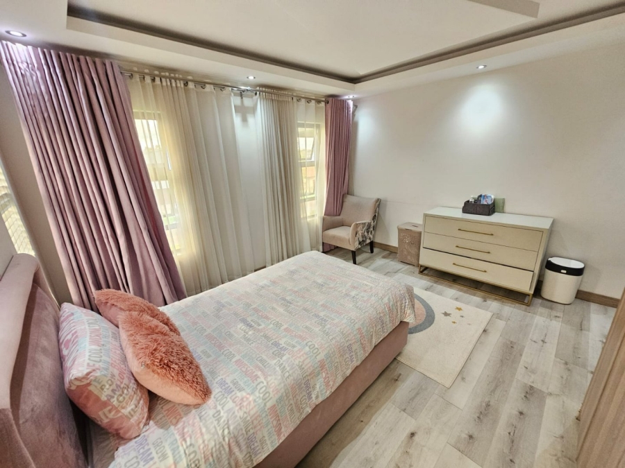 4 Bedroom Property for Sale in Monavoni Gauteng