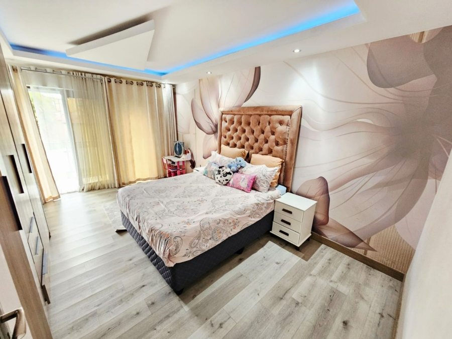 4 Bedroom Property for Sale in Monavoni Gauteng