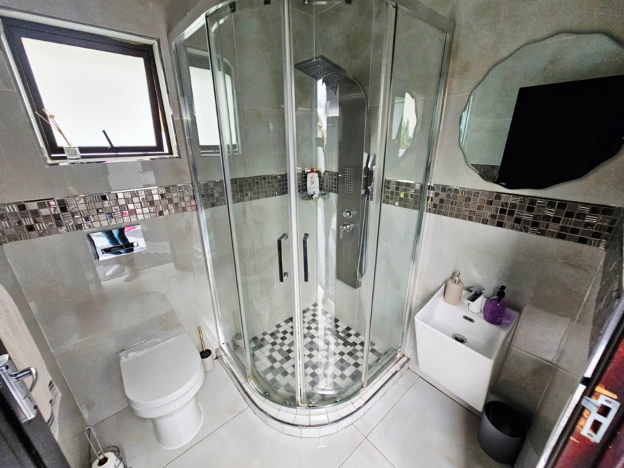 4 Bedroom Property for Sale in Monavoni Gauteng