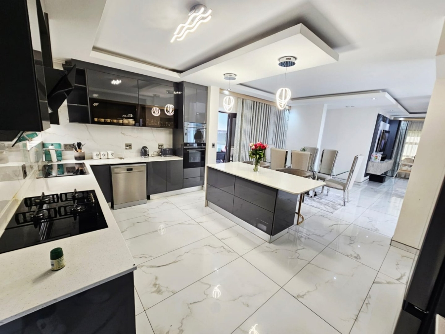 4 Bedroom Property for Sale in Monavoni Gauteng