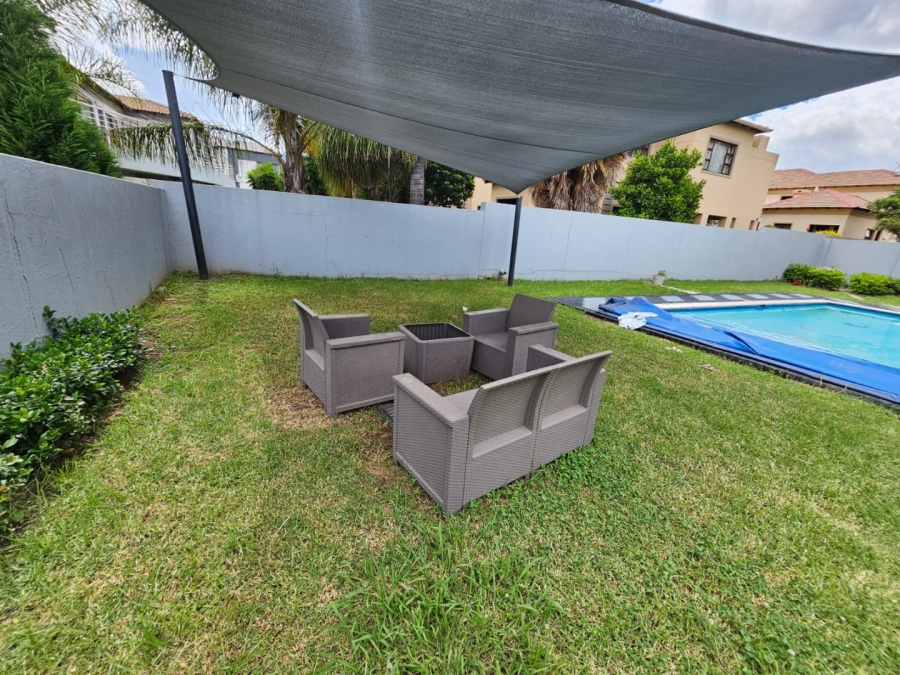 4 Bedroom Property for Sale in Monavoni Gauteng