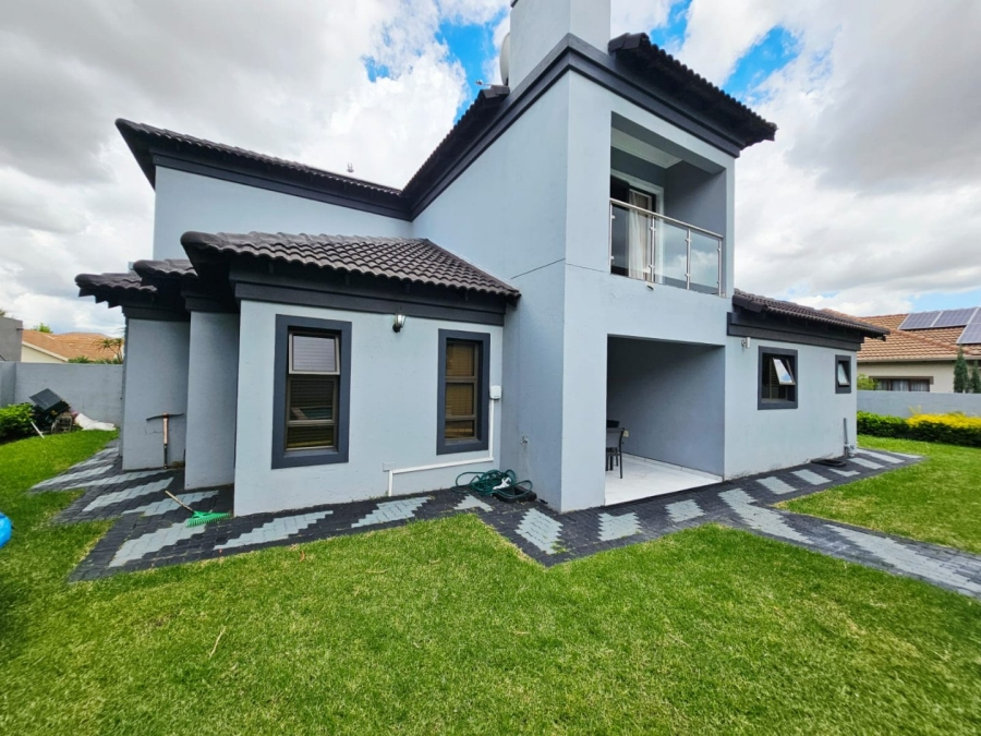 4 Bedroom Property for Sale in Monavoni Gauteng