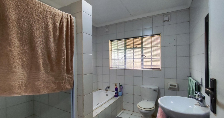 3 Bedroom Property for Sale in Selcourt Gauteng