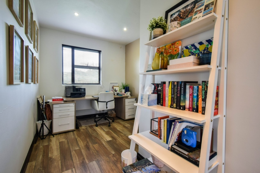 2 Bedroom Property for Sale in Lombardy Gauteng