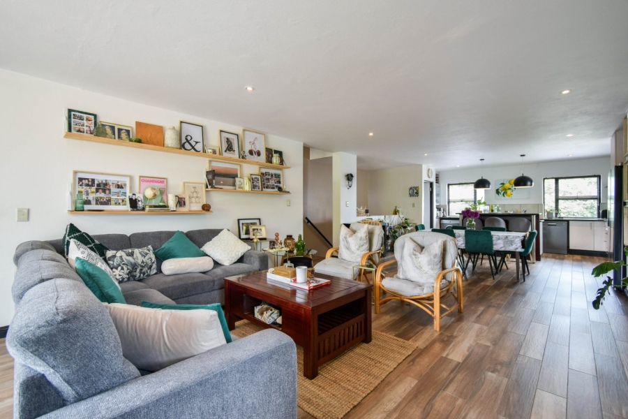 2 Bedroom Property for Sale in Lombardy Gauteng