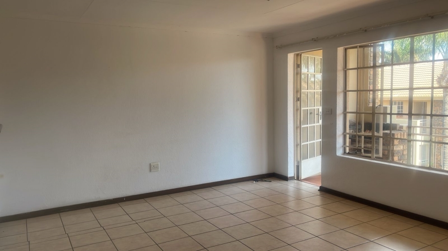 2 Bedroom Property for Sale in Magalieskruin Gauteng
