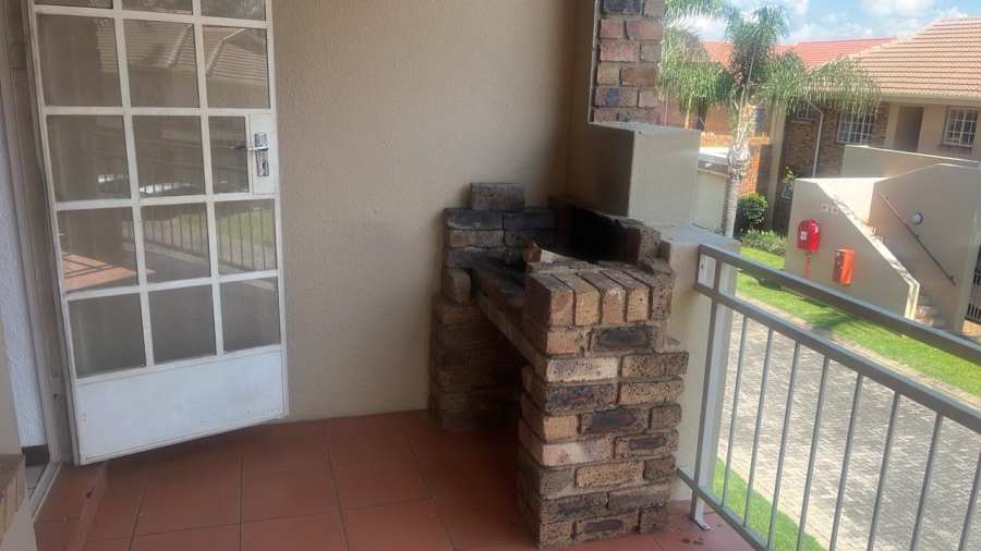 2 Bedroom Property for Sale in Magalieskruin Gauteng
