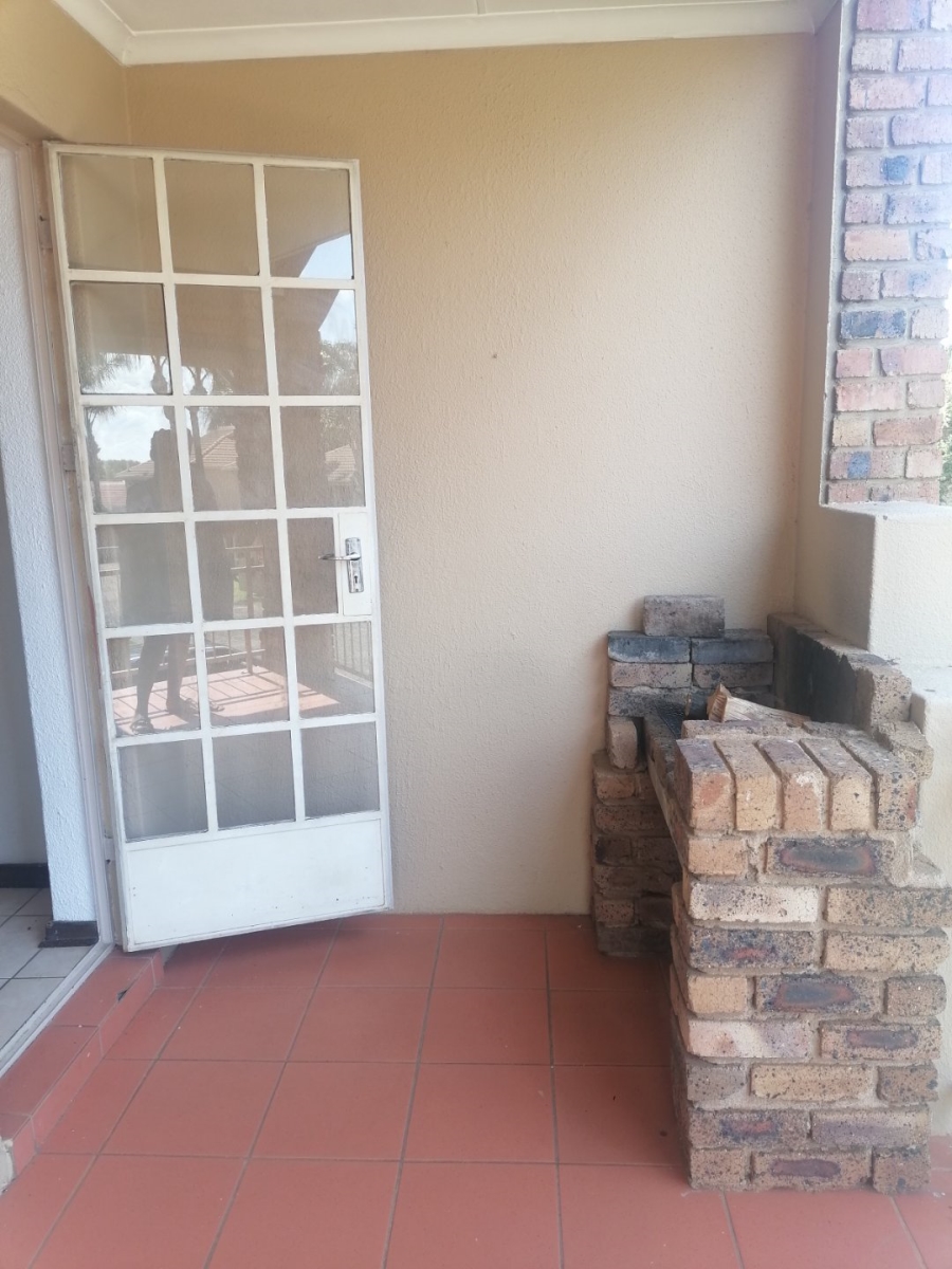 2 Bedroom Property for Sale in Magalieskruin Gauteng