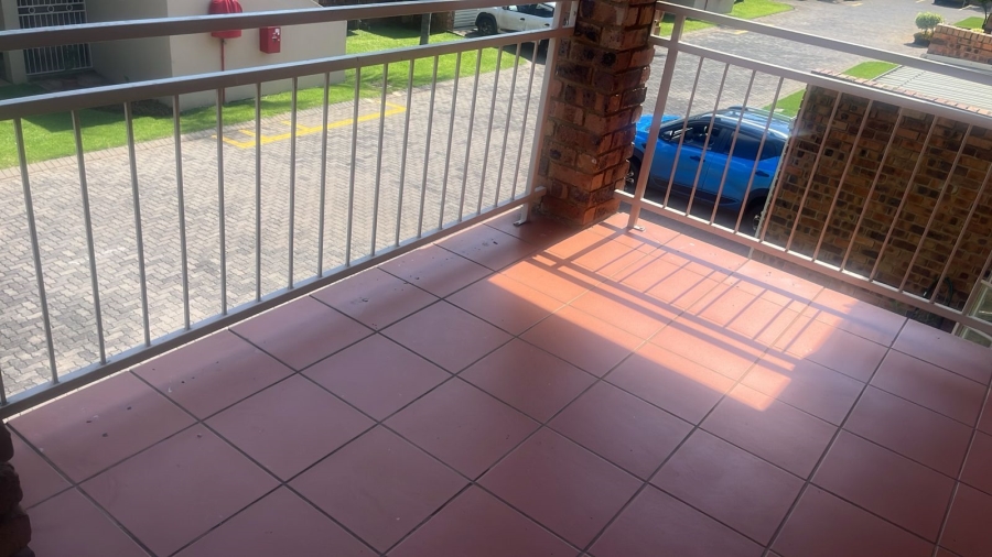 2 Bedroom Property for Sale in Magalieskruin Gauteng