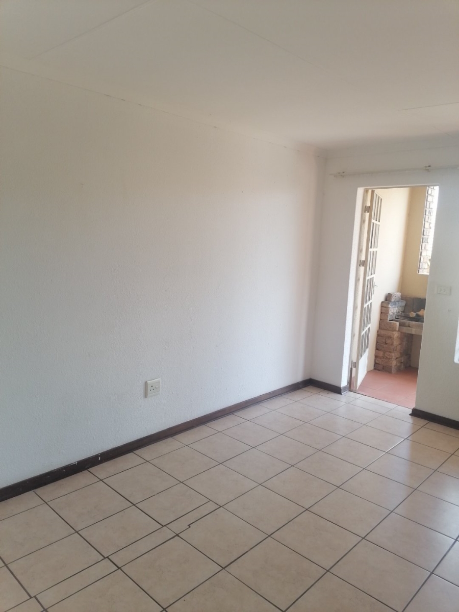 2 Bedroom Property for Sale in Magalieskruin Gauteng