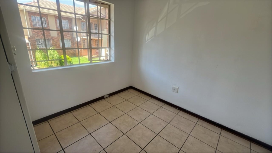 2 Bedroom Property for Sale in Magalieskruin Gauteng