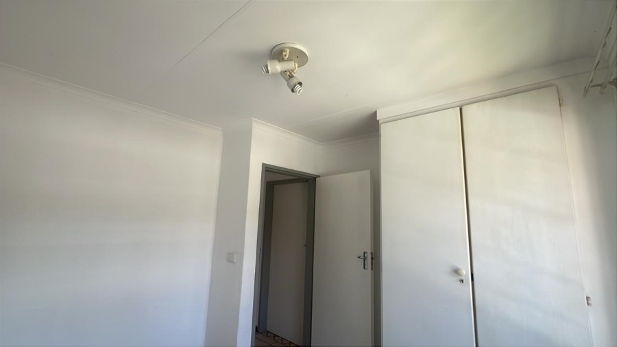 2 Bedroom Property for Sale in Magalieskruin Gauteng