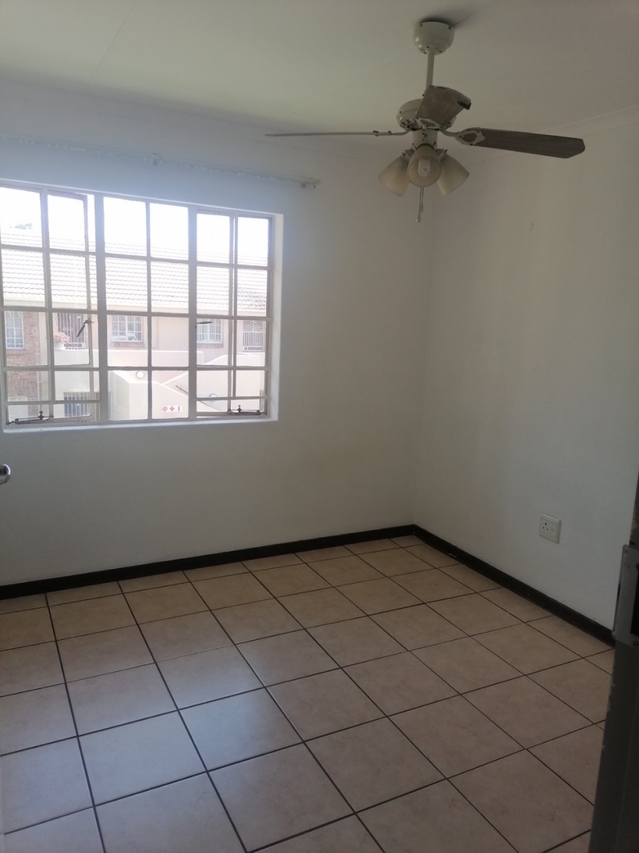 2 Bedroom Property for Sale in Magalieskruin Gauteng