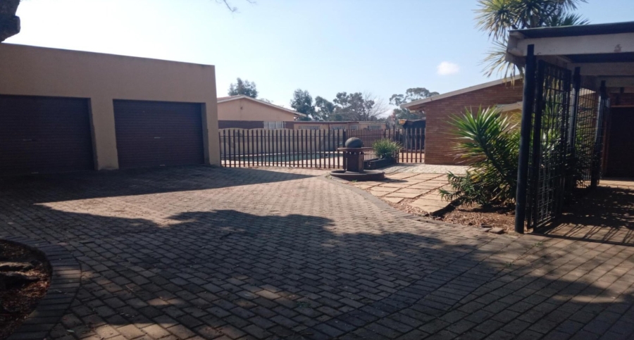 3 Bedroom Property for Sale in Strubenvale Gauteng