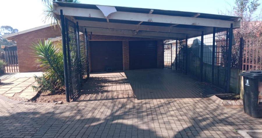 3 Bedroom Property for Sale in Strubenvale Gauteng