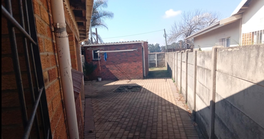 3 Bedroom Property for Sale in Strubenvale Gauteng