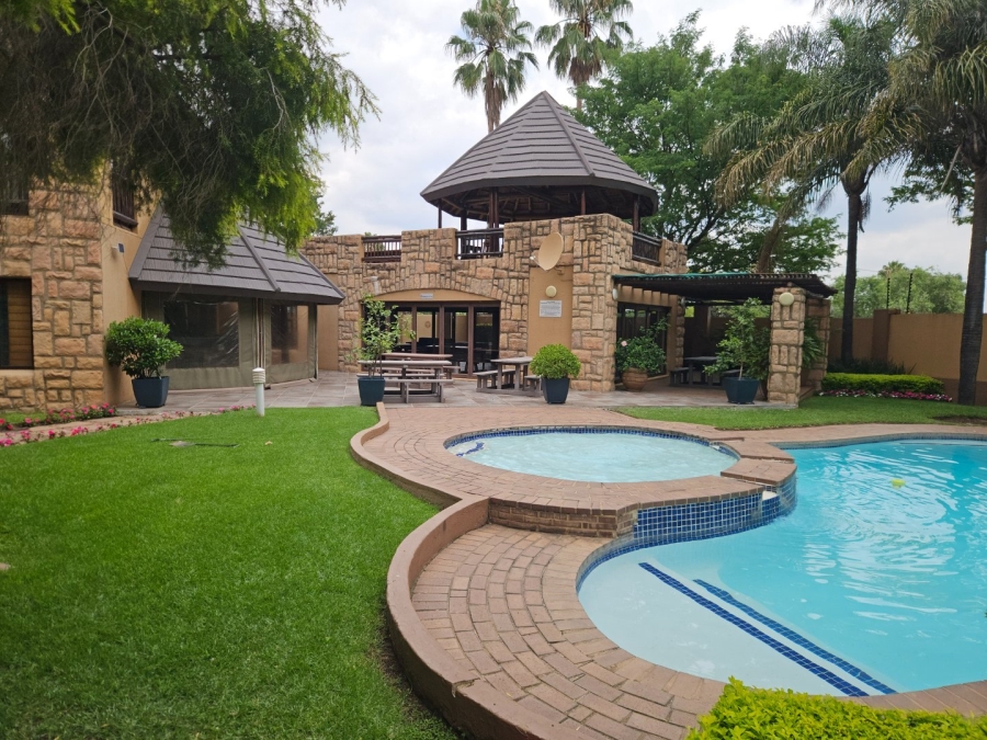 1 Bedroom Property for Sale in Douglasdale Gauteng