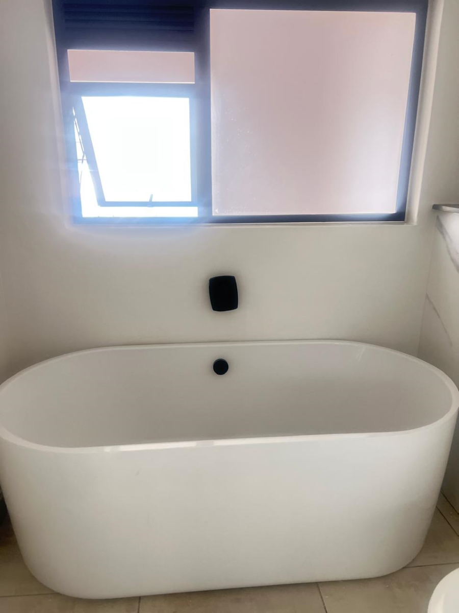 To Let 3 Bedroom Property for Rent in The Polofields Gauteng