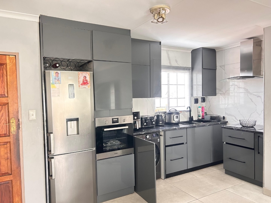 3 Bedroom Property for Sale in Equestria Gauteng