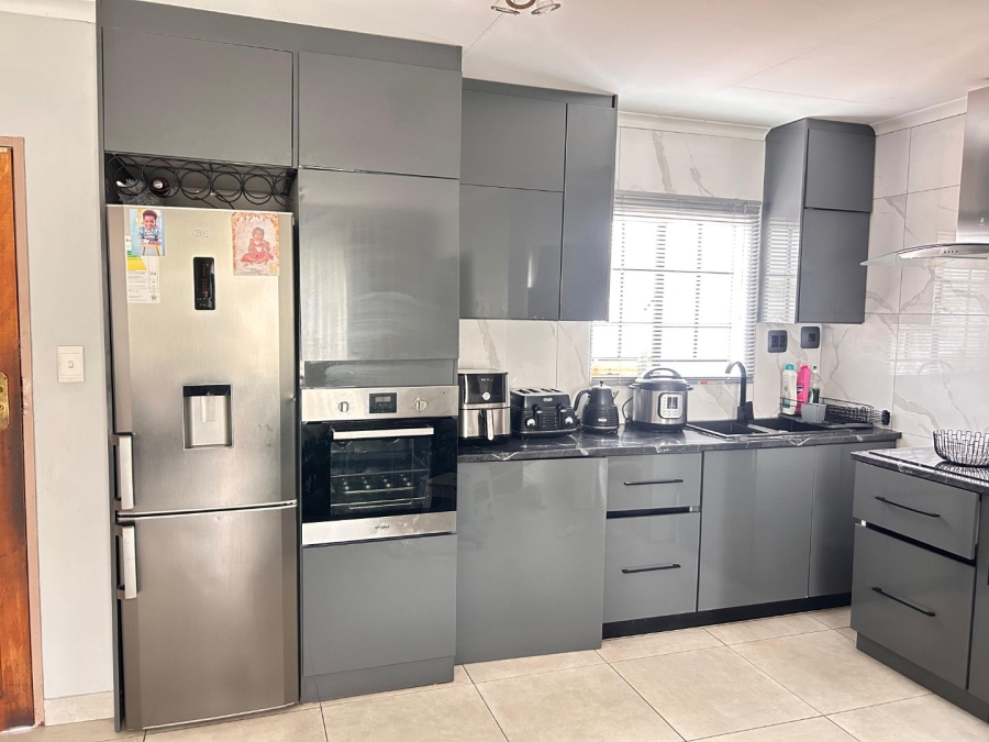 3 Bedroom Property for Sale in Equestria Gauteng