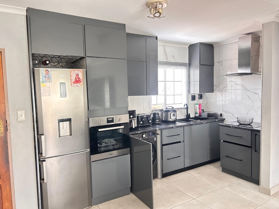 3 Bedroom Property for Sale in Equestria Gauteng