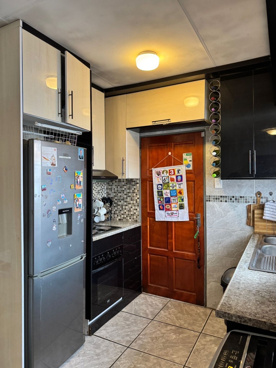 3 Bedroom Property for Sale in Clayville Gauteng