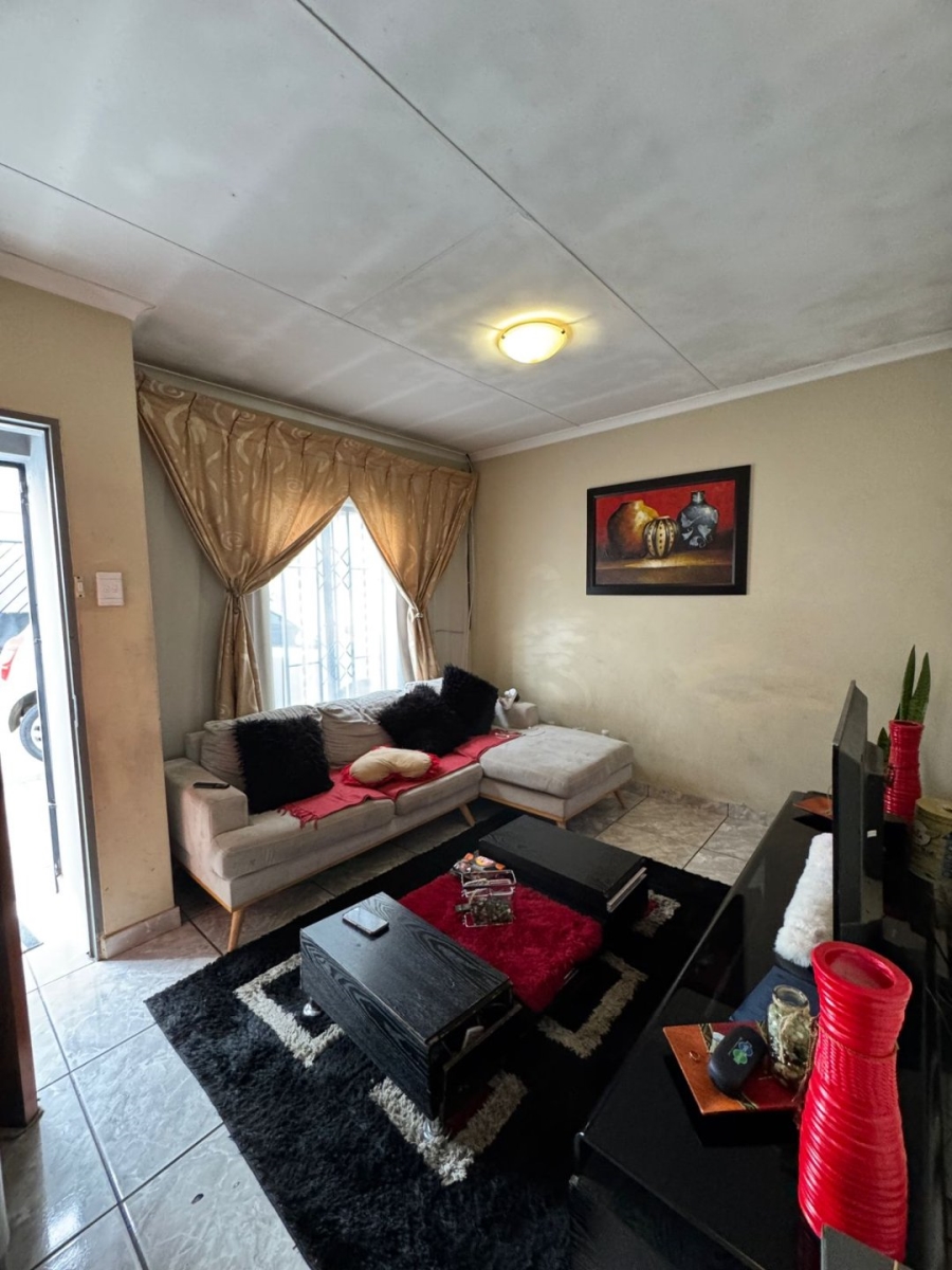 3 Bedroom Property for Sale in Clayville Gauteng