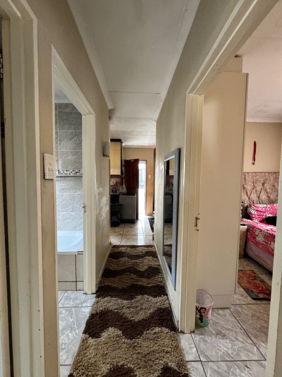 3 Bedroom Property for Sale in Clayville Gauteng