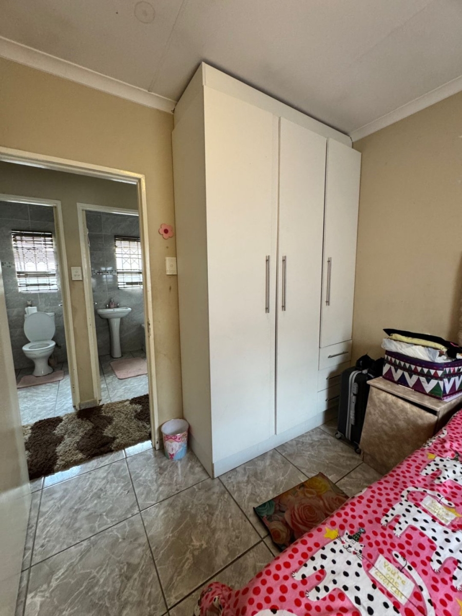 3 Bedroom Property for Sale in Clayville Gauteng