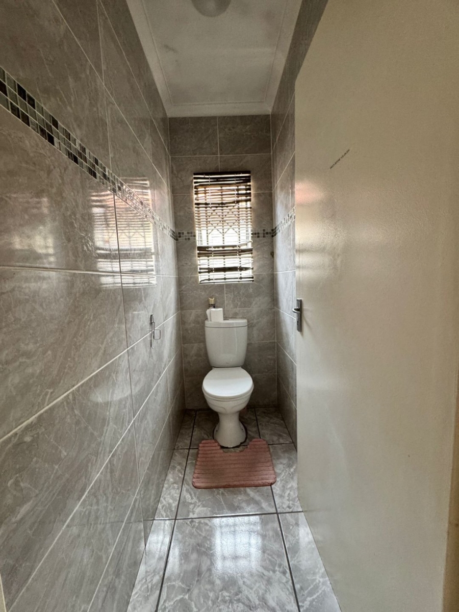 3 Bedroom Property for Sale in Clayville Gauteng