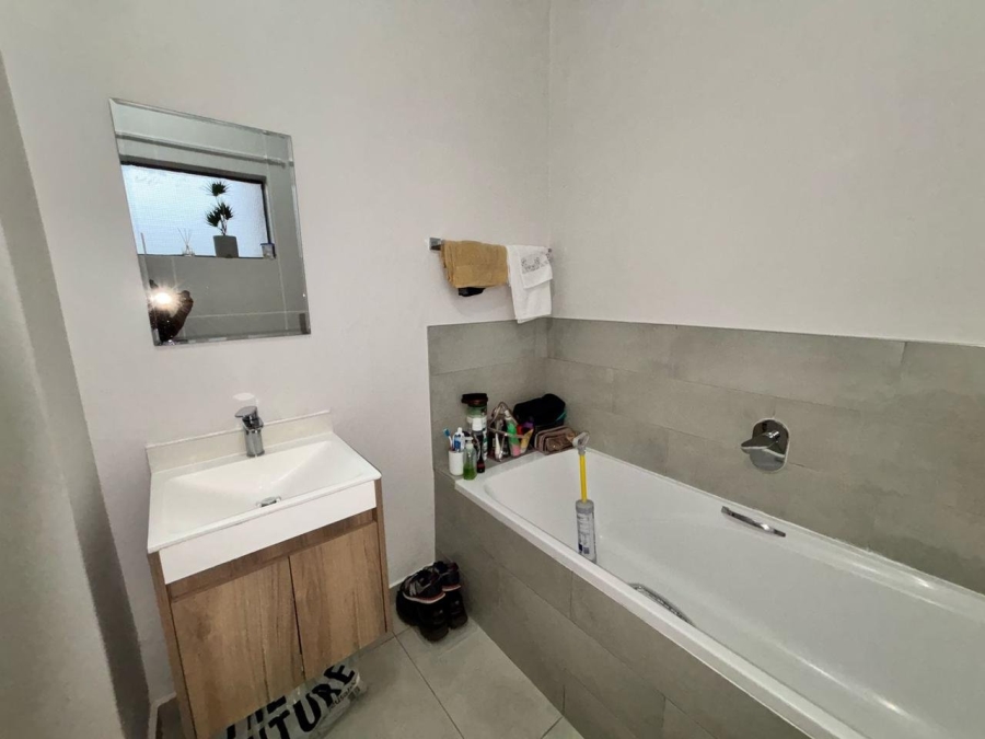 To Let 1 Bedroom Property for Rent in Shere Gauteng