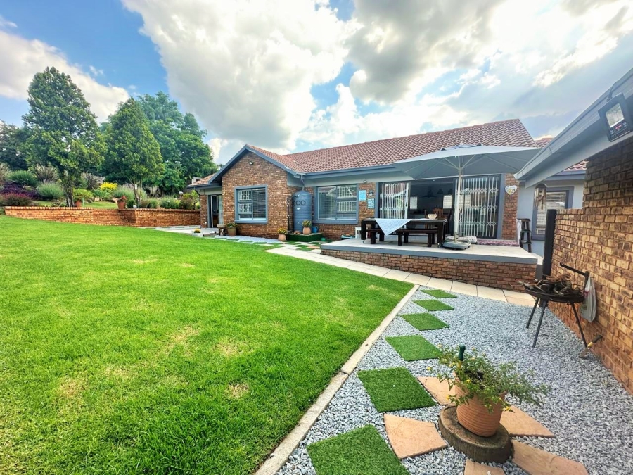 4 Bedroom Property for Sale in Zwartkop Gauteng