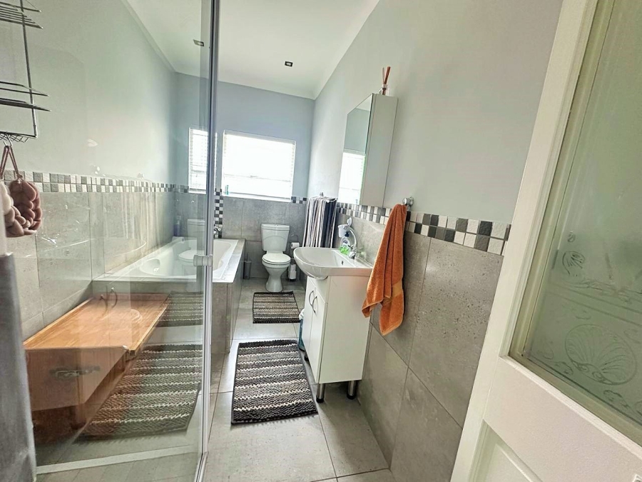 4 Bedroom Property for Sale in Zwartkop Gauteng