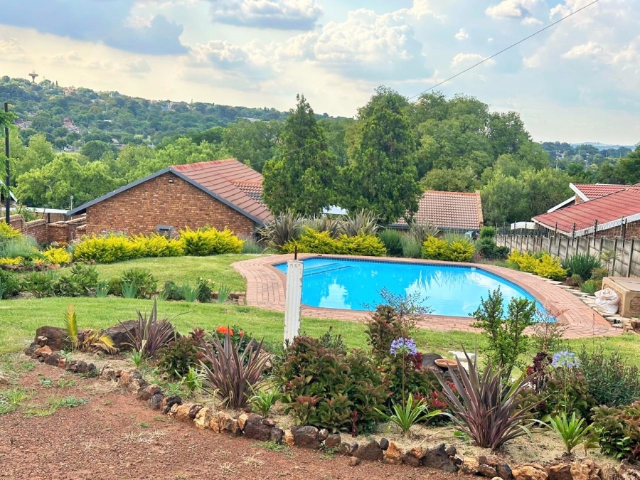 4 Bedroom Property for Sale in Zwartkop Gauteng