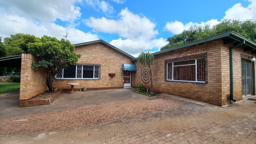 To Let 5 Bedroom Property for Rent in Valhalla Gauteng