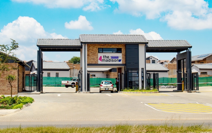  Bedroom Property for Sale in Rooihuiskraal North Gauteng