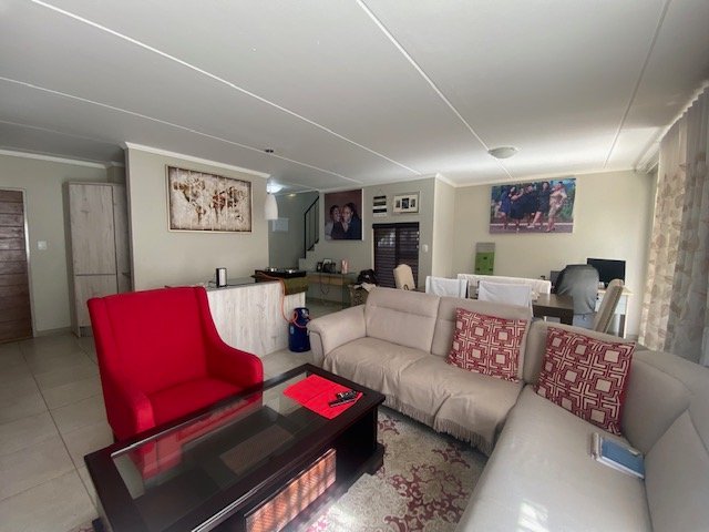  Bedroom Property for Sale in Rooihuiskraal North Gauteng