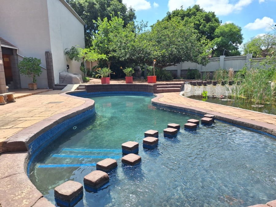 To Let 2 Bedroom Property for Rent in Faerie Glen Gauteng