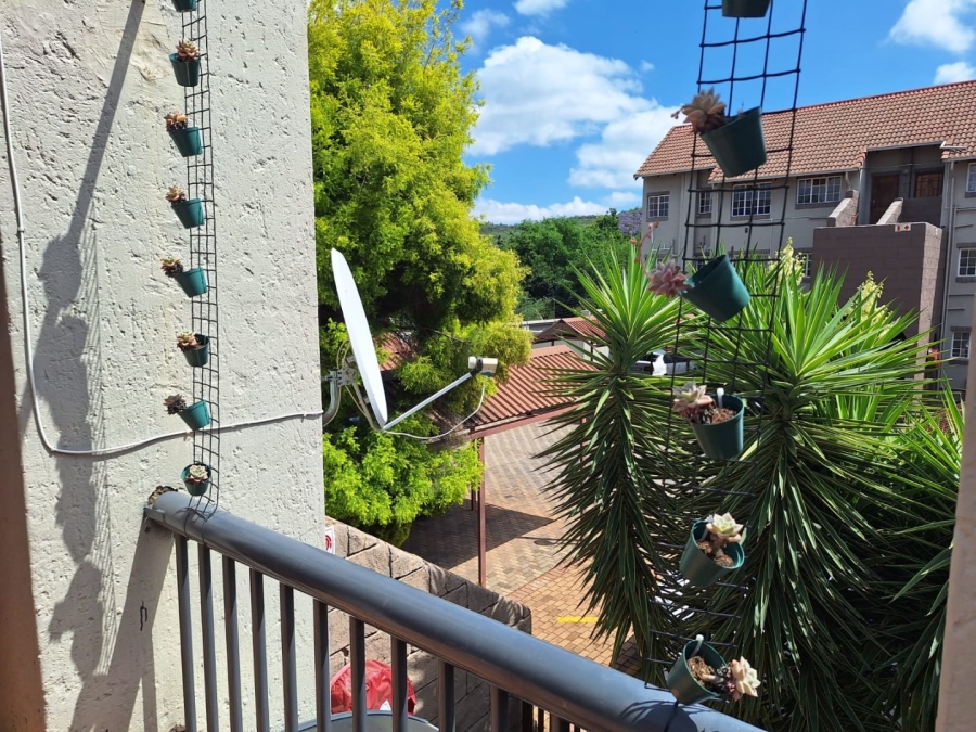 To Let 2 Bedroom Property for Rent in Faerie Glen Gauteng